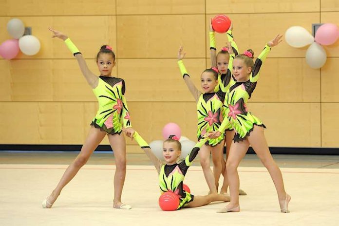 Die Gymnastik-Gruppe KK 8-10 in Schlusspose, v.l.: Keyla Almagro, Anna Smolska, Celine Romstein, Carina Böhmler und Jana Scheidt (Foto: SSC Karlsruhe)