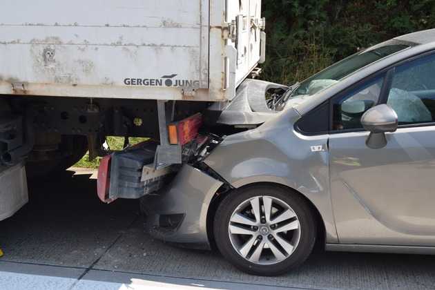 Ungebremst auf Lkw aufgefahren