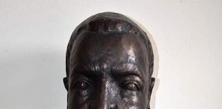 Der gebürtige Landauer Thomas Nast, hier eine Büste im Eingangsbereich des Landauer Rathauses, gilt als der Vater der politischen Karikatur in den USA. (Foto: Stadt Landau in der Pfalz)