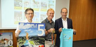 Norbert Wein, 1. Vorsitzender Marathon Karlsruhe e.V., Fried-Jürgen Bachl und Carsten Pfläging freuen sich auf den 36. Fiducia & GAD Baden-Marathon. (Foto: Fiducia & GAD IT AG)