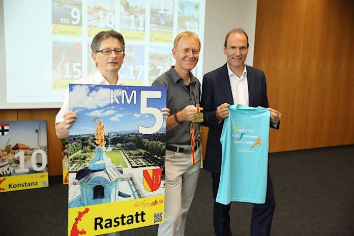 Norbert Wein, 1. Vorsitzender Marathon Karlsruhe e.V., Fried-Jürgen Bachl und Carsten Pfläging freuen sich auf den 36. Fiducia & GAD Baden-Marathon. (Foto: Fiducia & GAD IT AG)
