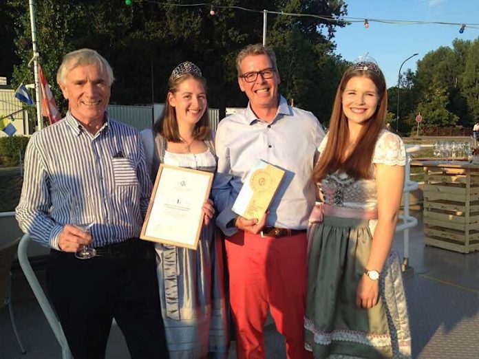 Freude herrschte über den Erfolg bei Heinz Heiler, Eigentümer des Weinguts Heitlinger, Miriam Kaltenbach, Badische Weinkönigin, Claus Burmeister, Winemaker und Sinja Hornecker, Weinprinzessin Kaiserstuhl und Tuniberg (v.l.) (Foto: Agentur Art)