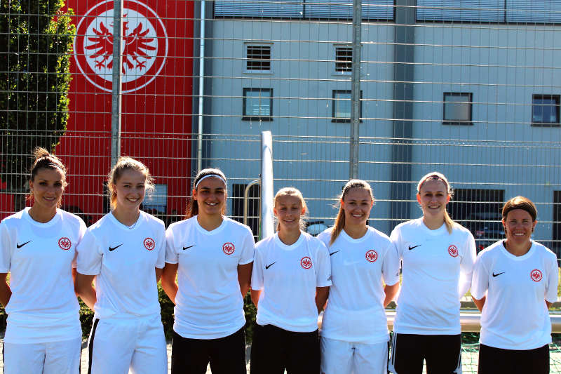 v.l.: Lisa Pfretzschner, Jacqueline Heindl, Elis Klein Spindola, Tabea Czech, Larissa Galvez Estrada, Nina Neumann, Meike Weber. Es fehlen Selina Maslo und Valeria Perri (Foto: Eintracht Frankfurt e.V.)