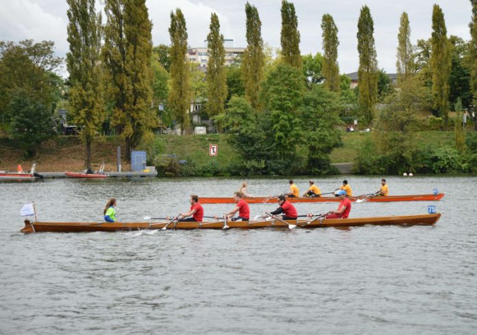 Bunte Benefizregatta auf dem Neckar (Foto: Rudergesellschaft Heidelberg 1898 e.V.)