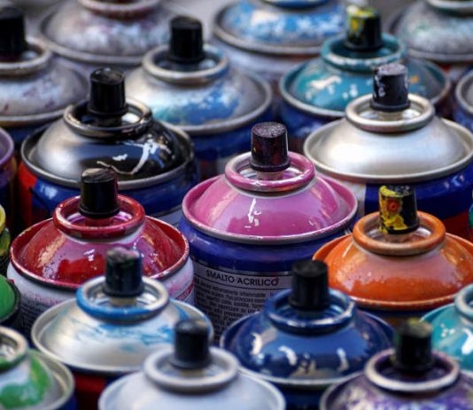 Leere Spraydosen gehören in den Problemmüll (Foto: Pixabay)