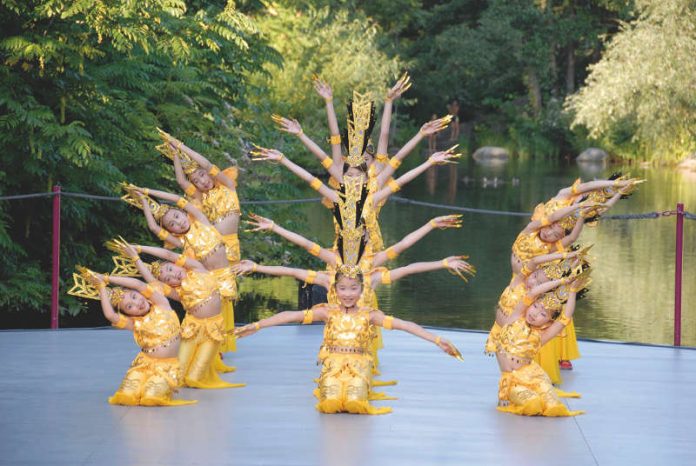 Chinesisches Kinderensemble XIAO BAI FAN – DAS KLEINE WEIßE SEGEL