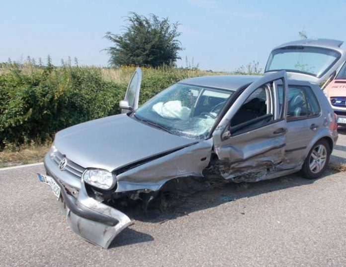 VW Golf mit Totalschaden VW Golf mit Totalschaden