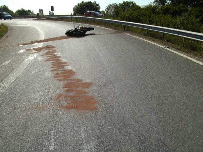 Unfallstelle Ausfahrt A650 - Motorrad des Schwerstverletzten Unfallstelle Ausfahrt A650 - Motorrad des Schwerstverletzten