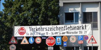 Schilderflohmarkt beim Tiefbauamt (Foto: Stadt Karlsruhe)