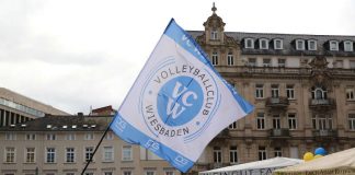 Der VCW zeigt Flagge auf der Rheingauer Weinwoche in Wiesbaden (Foto: Detlef Gottwald)