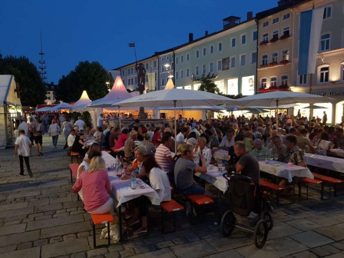 Pfälzer Weinfest (Foto: Verbandsgemeindeverwaltung Offenbach an der Queich)