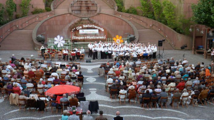 Serenadenabend: Naturfreunde musizieren auf dem Schloßplatz Serenadenabend: Naturfreunde musizieren auf dem Schloßplatz (Foto: Stadtverwaltung Pirmasens)