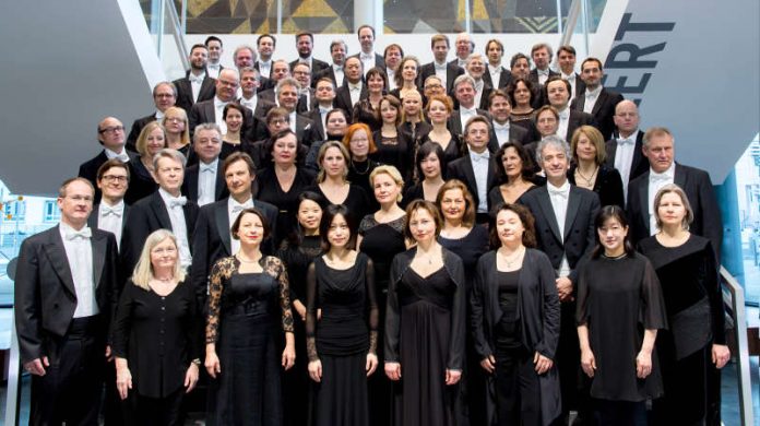 Zum Eröffnungskonzert des grenzüberschreitenden Musikfestivals Euroclassic spielt die Deutsche Staatsphilharmonie Rheinland-Pfalz in der Pirmasenser Festhalle (Foto: Julia Okon)