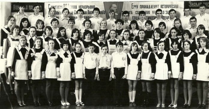 Deutsche Schüler im Jahr 1978 am Batamschinsk – Aktobe, Kasachstan (Quelle: LmDR)