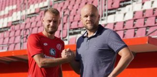 Daniel Brosinski und 05-Sportvorstand Rouven Schröder (Foto: Mainz 05)