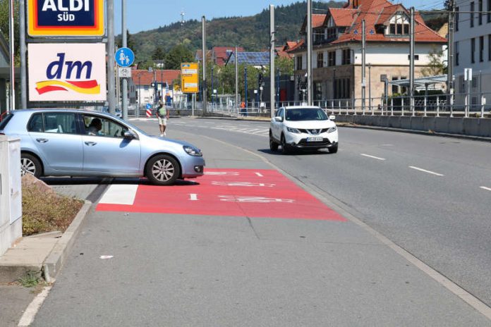 Rote Farbe gegen Unachtsamkeit (Foto: Stadt Weinheim)