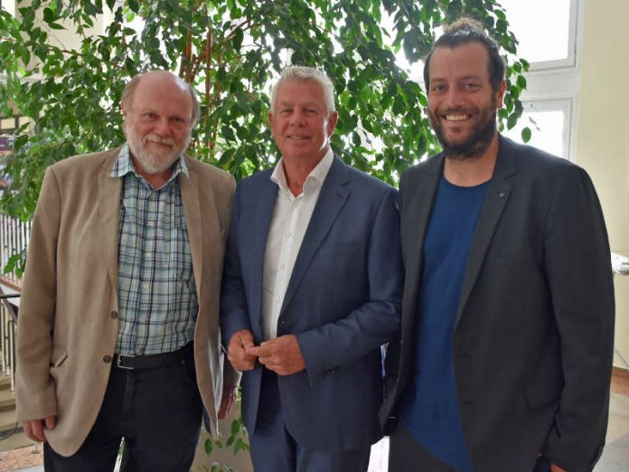 v.l.: Volker Gallé, Oberbürgermeister Michael Kissel und David Maier (Foto: Stadtverwaltung Worms)