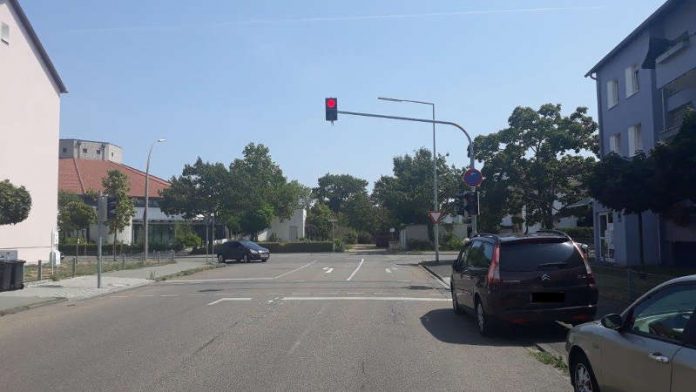 Die Fußgängerampelanlage in der Spitalbachstraße (Foto: Stadtverwaltung Neustadt)