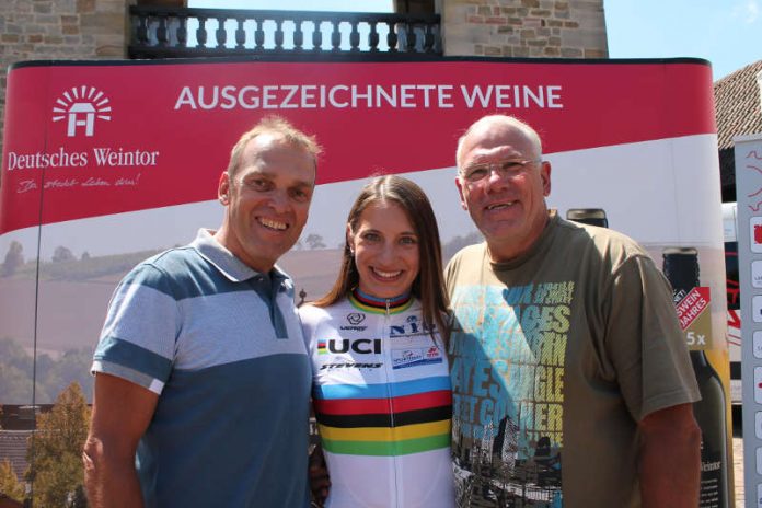 Die drei Olympiasieger Olaf Ludwig (links), Miriam Welte und Gregor Braun. (Foto: Michael Sonnick)