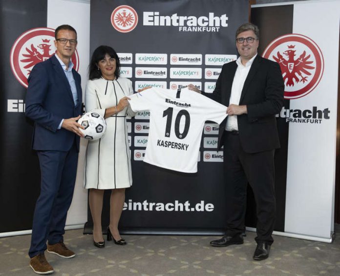Kaspersky Lab Announces Sponsorship Of Eintracht Frankfurt (Foto: 2018 Getty Images/Christoph Koepsel) Kaspersky Lab Announces Sponsorship Of Eintracht Frankfurt (Foto: 2018 Getty Images/Christoph Koepsel)