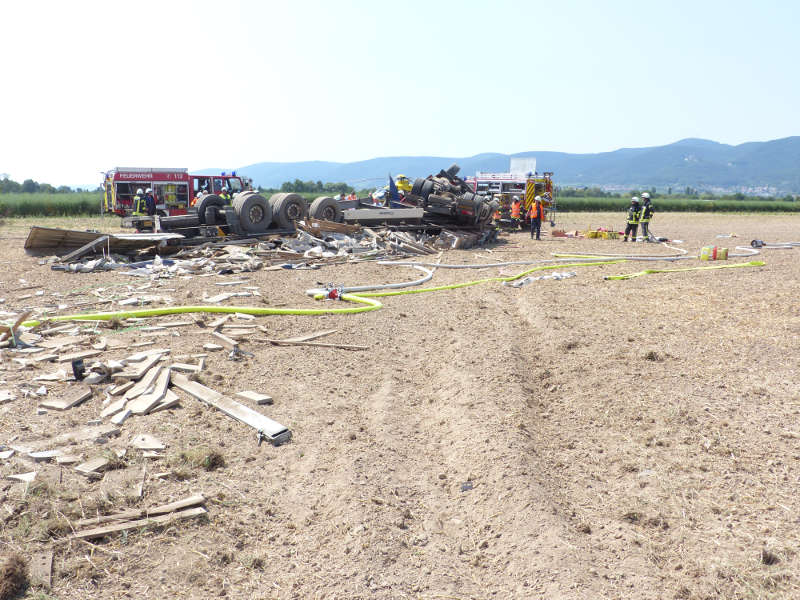 Übersichtsbild über die Einsatzstelle (Foto: Feuerwehr Neustadt)