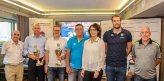 Podium (v.l.n.r.): Gerhard Schäfer (Vorstandsmitglied Sportregion Rhein-Neckar), Dirk Elkemann (Oberbürgermeister Stadt Wiesloch), Kai Seewöster (Geschäftsführer HEKA energy), Harald Sauter (Abteilungsleiter TSG Wiesloch Handball), Ramona Müller (Geschäftsführerin Badischer Handballverband), Steffen Fäth (Rhein-Neckar Löwen), Wolfgang Hell (Moderator) (Foto: Anpfiff ins Leben e.V.)