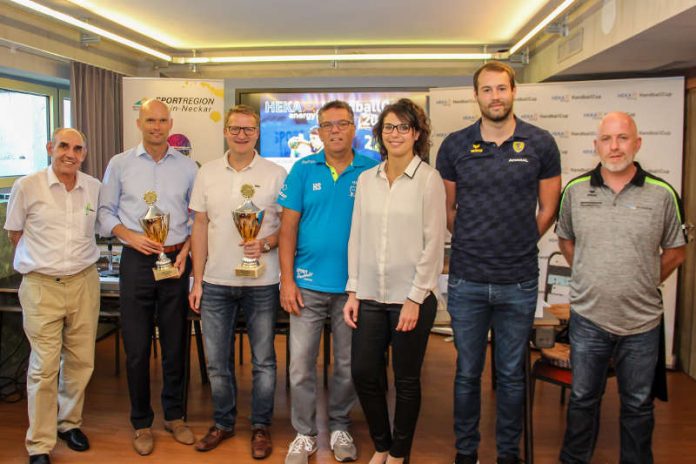 Podium (v.l.n.r.): Gerhard Schäfer (Vorstandsmitglied Sportregion Rhein-Neckar), Dirk Elkemann (Oberbürgermeister Stadt Wiesloch), Kai Seewöster (Geschäftsführer HEKA energy), Harald Sauter (Abteilungsleiter TSG Wiesloch Handball), Ramona Müller (Geschäftsführerin Badischer Handballverband), Steffen Fäth (Rhein-Neckar Löwen), Wolfgang Hell (Moderator) (Foto: Anpfiff ins Leben e.V.)