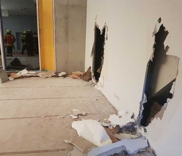 Geöffnete Wände: Graben-Neudorf - Vermeintlicher Einbruch endet in Lüftungsschacht Geöffnete Wände: Graben-Neudorf - Vermeintlicher Einbruch endet in Lüftungsschacht