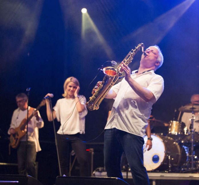 Brass Machine, die Band um Saxophonist Jens Vollmer, ist am Samstagabend, 24. August 2018, auf dem Exe zu Erleben. Das Open-Air-Konzert stimmt die Pirmasenser und ihre Gäste auf den Landesweiten Ehrenamtstag ein. (Foto: view - die agentur/Reiner Voß)