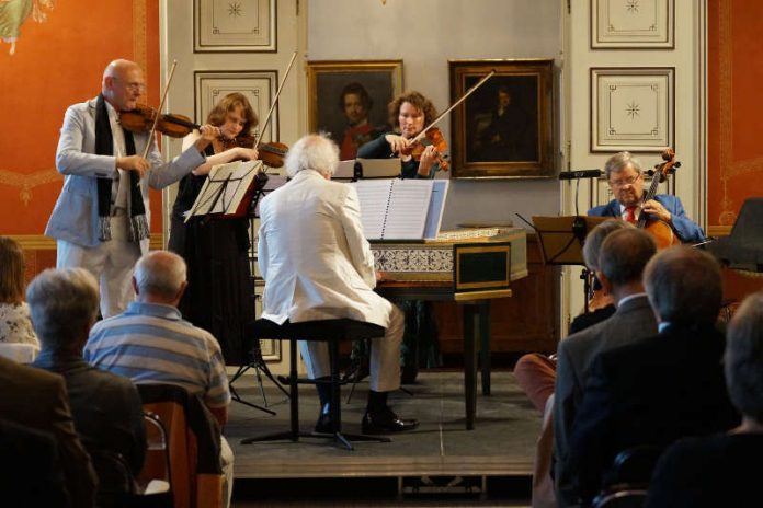 PalatinaKlassik-Barockensemble im Schloss Villa Ludwigshöhe (Foto: Förderkreis PalatinaKlassik e.V.)