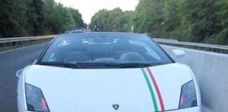 War dieser Lamborghini in ein illegales Rennen verwickelt? Polizei sucht Zeugen