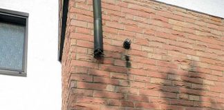 An mehreren Häusern “auf dem Kotten” wurden die Fallrohre aus Kupfer ganz oder teilweise abgebaut und gestohlen. Wer hat die Täter gesehen?