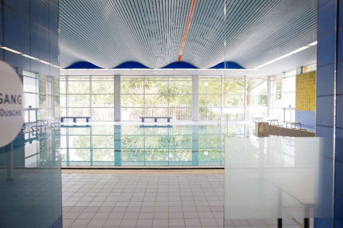 Hallenbadfreunden stehen ab Schuljahresbeginn am 10. September wieder das Hallenbad Hasenleiser (im Bild) und das City-Bad zur Verfügung. (Foto: Stadtwerke Heidelberg GmbH)