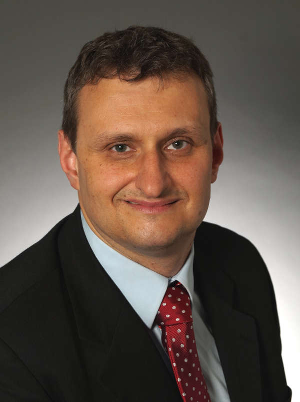 Dr. med. Roland Seidel, neuer Chefarzt der Klinik für Radiologie am Städtischen Krankenhaus Pirmasens (Foto: Städtisches Krankenhaus Pirmasens gGmbH) Dr. med. Roland Seidel, neuer Chefarzt der Klinik für Radiologie am Städtischen Krankenhaus Pirmasens (Foto: Städtisches Krankenhaus Pirmasens gGmbH)