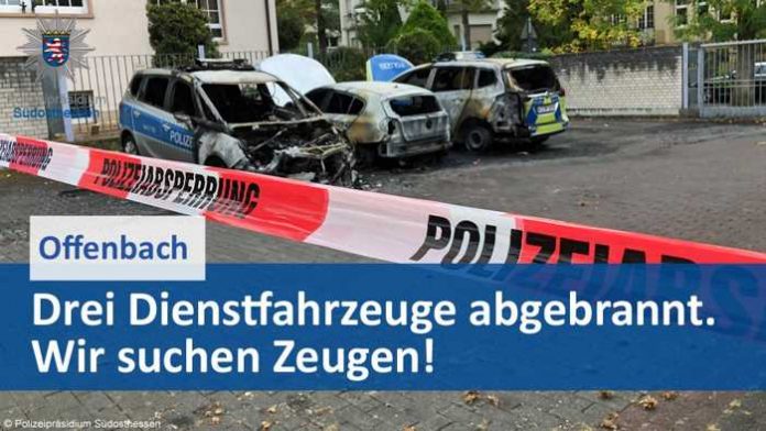Drei Streifenwagen wurden in der Nacht zerstört Drei Streifenwagen wurden in der Nacht zerstört