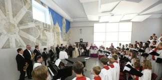 Die Chöre der Dommusik singen im Großen Chorsaal (Foto: Klaus Landry)