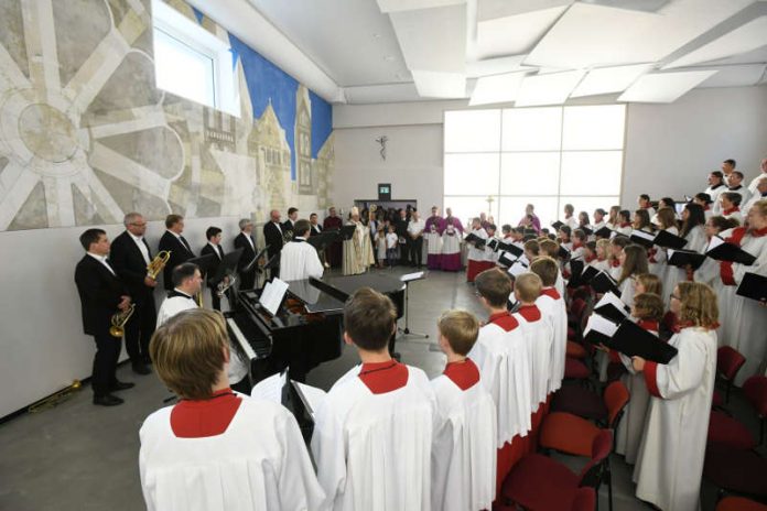 Die Chöre der Dommusik singen im Großen Chorsaal (Foto: Klaus Landry)