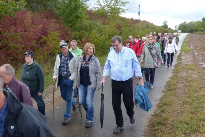 Eine vergangene Landratswanderung in Schifferstadt (Foto: Kreisverwaltung Rhein-Pfalz-Kreis)