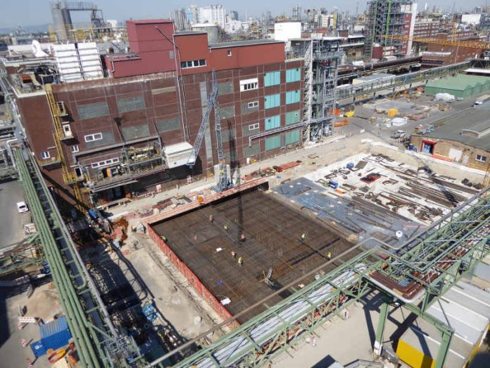 BASF erweitert am Standort Ludwigshafen bis Ende 2020 die Vitamin-A-Anlage. Die jährliche Produktionsmenge erhöht sich ab diesem Zeitpunkt um 1.500 Tonnen pro Jahr. (Foto: BASF SE) BASF erweitert am Standort Ludwigshafen bis Ende 2020 die Vitamin-A-Anlage. Die jährliche Produktionsmenge erhöht sich ab diesem Zeitpunkt um 1.500 Tonnen pro Jahr. (Foto: BASF SE)
