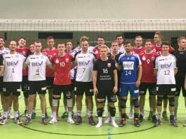 Volleyballer der beiden Mannschaften (Foto: privat)
