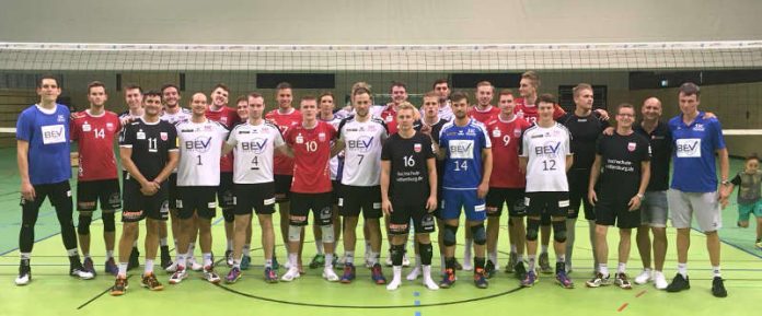 Volleyballer der beiden Mannschaften (Foto: privat)