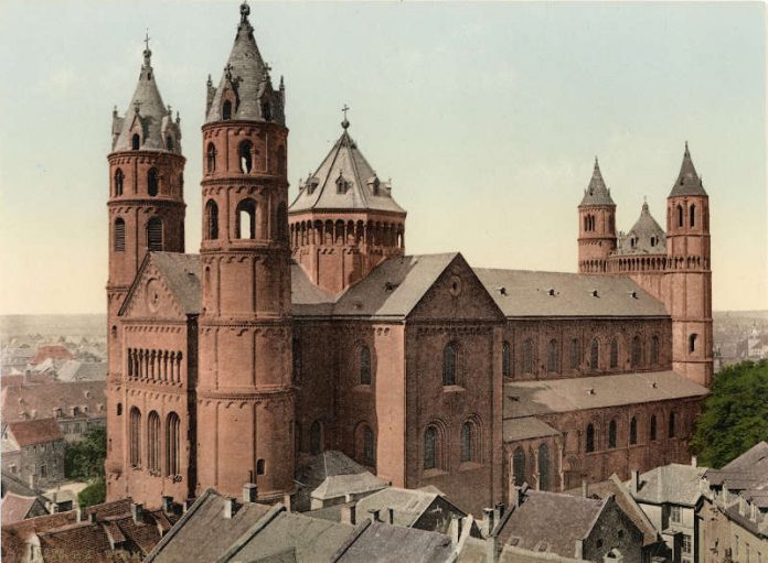 Wormser Dom, kolorierte Postkarte, um 1900 (Stadtarchiv Worms, Fotoabteilung) Wormser Dom, kolorierte Postkarte, um 1900 (Stadtarchiv Worms, Fotoabteilung)