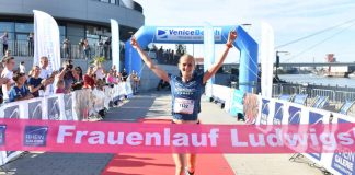 Siegerin Fabienne Amrhein beim Zieleinlauf (Foto: PIX Sportfotos)