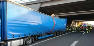 Sicherung eines Lkw (Foto: Feuerwehr Frankfurt am Main)