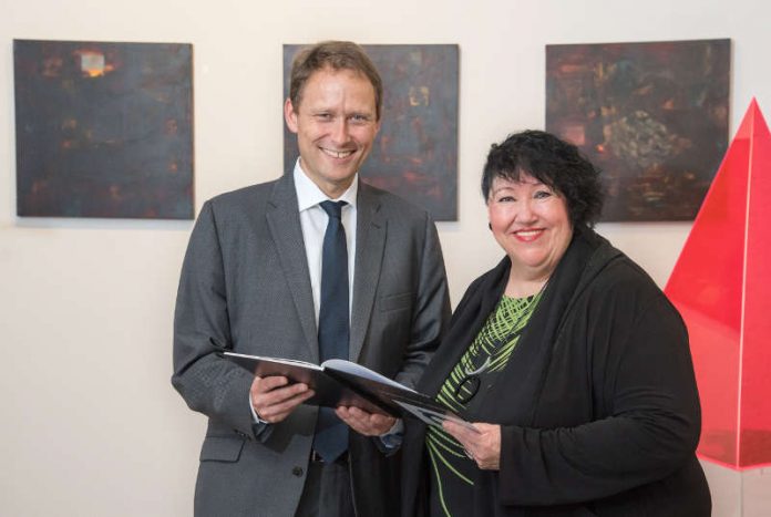 Oberbürgermeister Martin Hebich und Christa-Louise Riedel (Foto: Foto-Filling) Oberbürgermeister Martin Hebich und Christa-Louise Riedel (Foto: Foto-Filling)