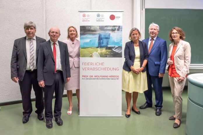 v.l.: Prof. Dr. Andreas Draguhn, Prof. Dr. Wolfgang Herzog, Dipl. Volksw. Irmtraut Gürkan, Prof. Dr. Annette Grüters-Kieslich, Prof. Dr. Dr. h.c. Bernhard Eitel, Dr. Simone Schwanitz. (Foto: Universitätsklinikum Heidelberg)