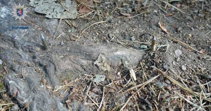 Aufnahme der eingelassenen Nägel Aufnahme der eingelassenen Nägel