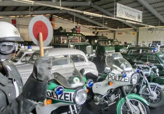 Ein Blick in eine der Museumshallen des 1. Deutschen Polizeioldtimer Museum Marburg (Foto: Dersch) Ein Blick in eine der Museumshallen des 1. Deutschen Polizeioldtimer Museum Marburg (Foto: Dersch)
