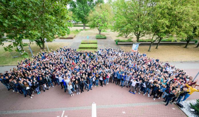 Ganze 460 Auszubildende starten ihr Berufsleben beim „Welcome Day“ von Provadis im Industriepark Höchst. (Foto: © 2018 Provadis Partner für Bildung und Beratung GmbH)