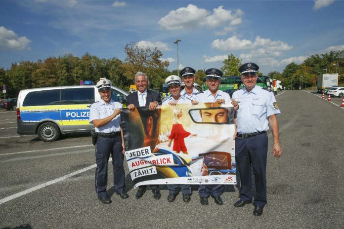 Minister Thomas Strobl beim Besuch einer Kontrollstelle an der Tank- und Rastanlage Schönbuch-Ost an der Autobahn 81 Singen (Foto: Innenministerium Baden-Württemberg/ Lichtgut/Leif-Hendrik Piechowski)